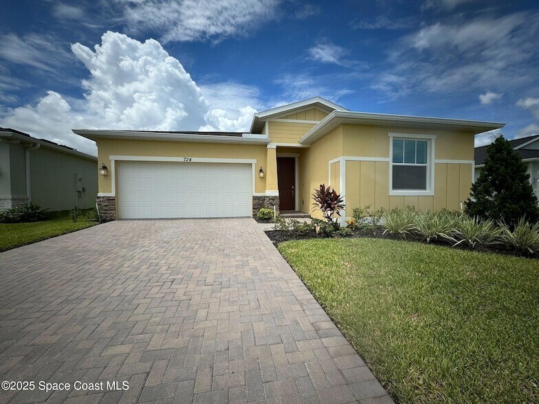724 Veridian Cir NW in Palm Bay, FL - Foto de edificio
