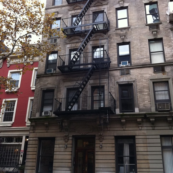 216 E 83rd St in New York, NY - Foto de edificio