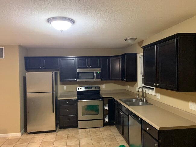 1946 Glenbridge Rd in Bloomington, IL - Building Photo - Building Photo