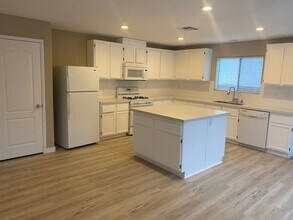 3408 Conterra Park Ave in North Las Vegas, NV - Foto de edificio - Building Photo