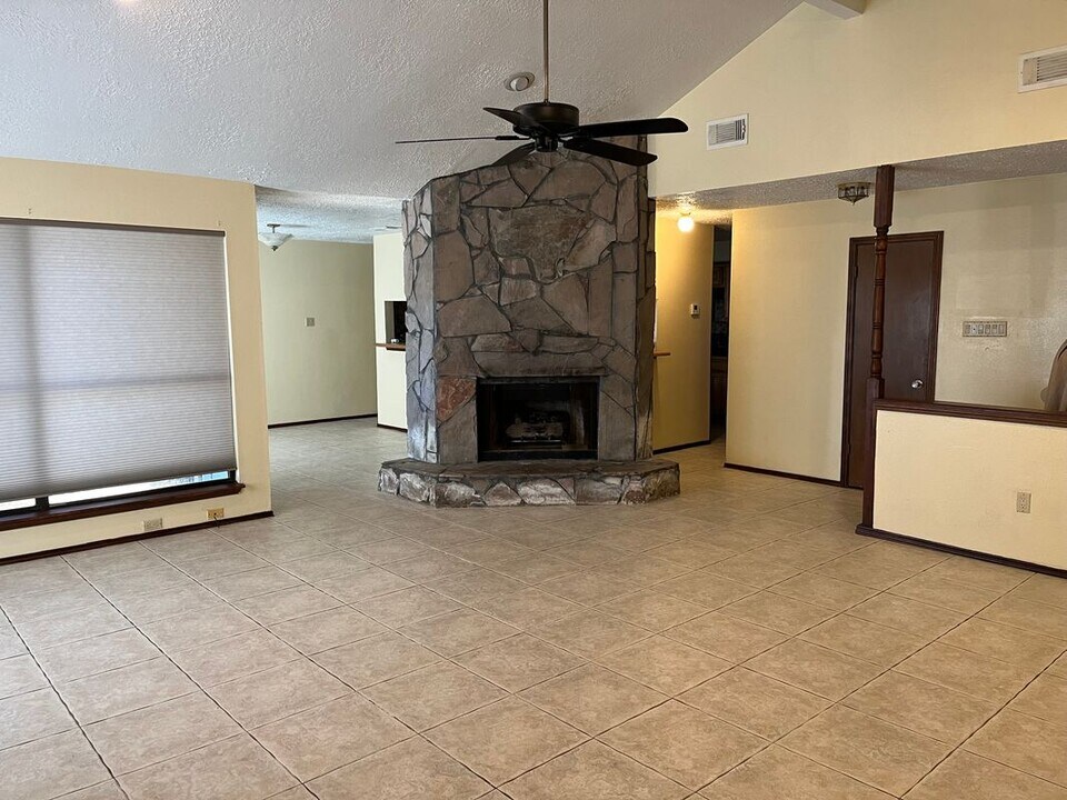 3605 Trailwood Dr in Baytown, TX - Foto de edificio
