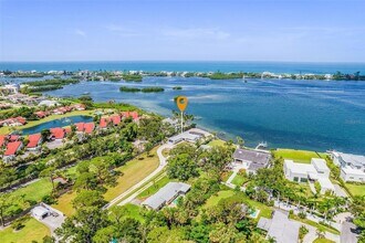 716 Sarabay Rd in Osprey, FL - Foto de edificio - Building Photo