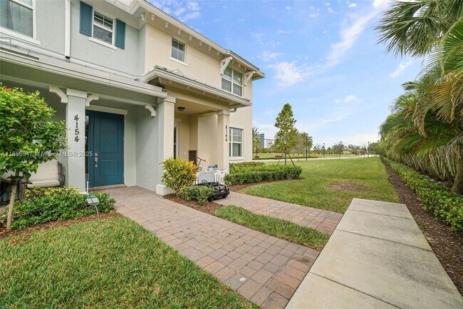 4154 Greenway Dr in Hollywood, FL - Building Photo - Building Photo