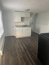 10 Ryan Ave in Bristol, RI - Foto de edificio - Building Photo