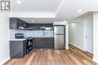 5744 Philip Dr in Mississauga, ON - Building Photo - Building Photo