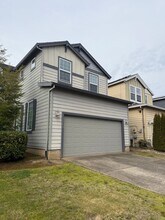 3395 SE Meadowview Way in Hillsboro, OR - Building Photo - Building Photo