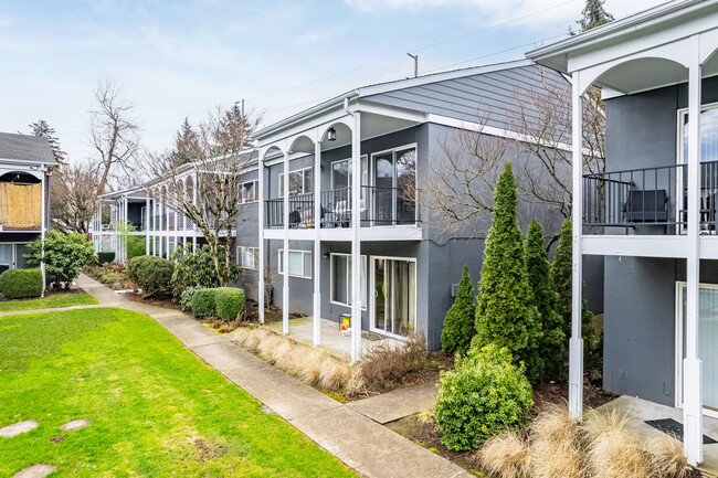 Sunset Station Apartments in Portland, OR - Building Photo - Building Photo