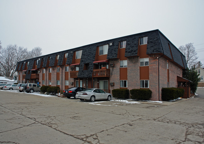 Riverview Apartments in Milford, MI - Foto de edificio - Building Photo