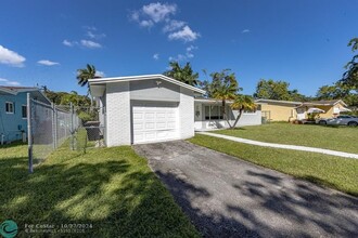 475 NE 142nd St in North Miami, FL - Building Photo - Building Photo