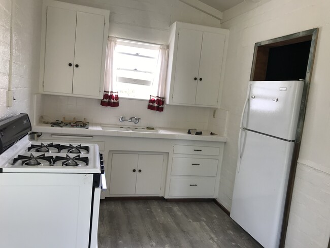 6675 Sunset Rd, Unit Cottage