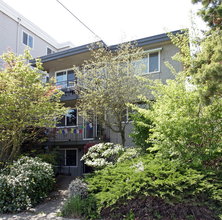 8261 5th Ave NE in Seattle, WA - Foto de edificio