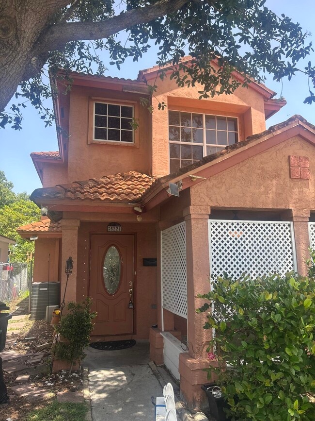 property at 522 S E St