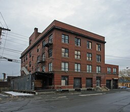 960 Broadway in Albany, NY - Building Photo - Building Photo