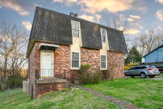 3309 Falls Creek Dr in Nashville, TN - Foto de edificio - Building Photo