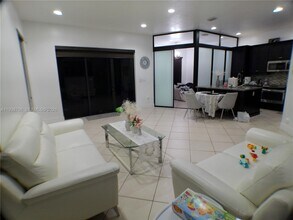 3308 W 95th Terrace in Hialeah, FL - Building Photo - Building Photo