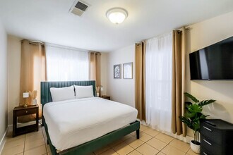 1327 W 21st St in Houston, TX - Building Photo - Building Photo