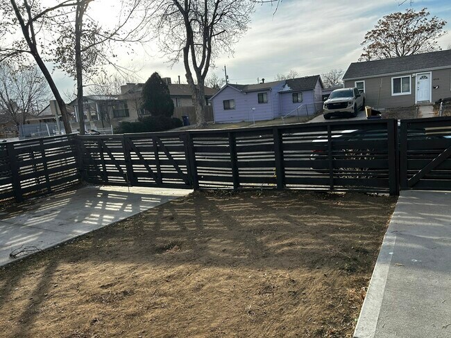 400 S Raleigh St in Denver, CO - Building Photo - Building Photo