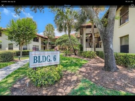 604 Hammock Pine Blvd, Unit 604 in Clearwater, FL - Building Photo