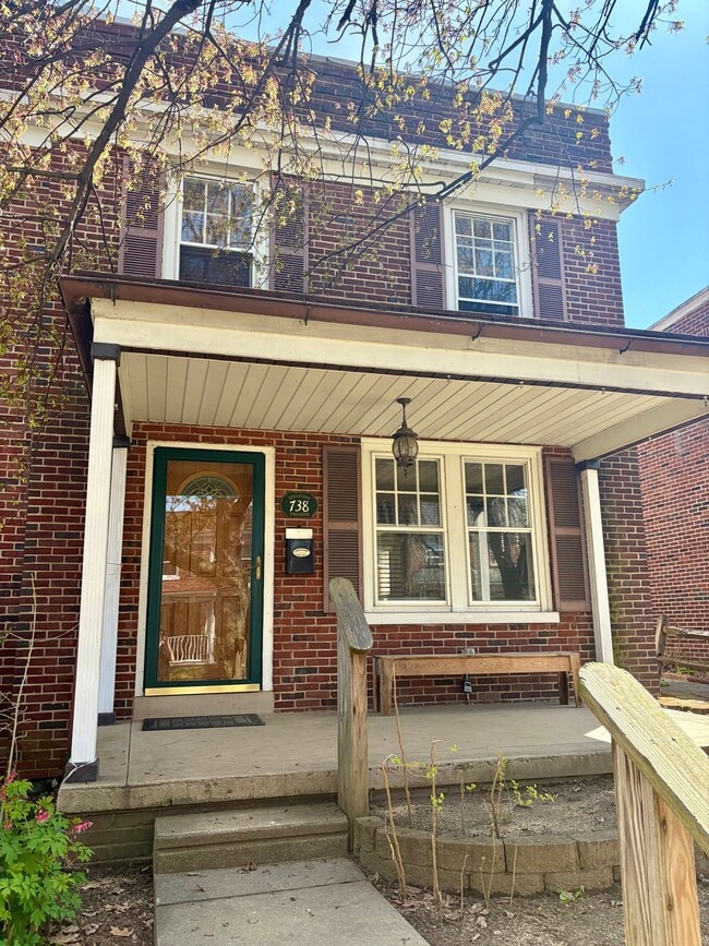 738 E Madison St in Lancaster, PA - Building Photo - Building Photo