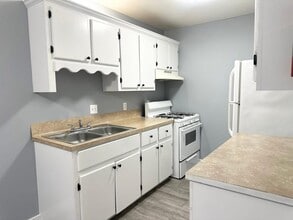 Maple Manor Apartments in McAllen, TX - Building Photo - Building Photo