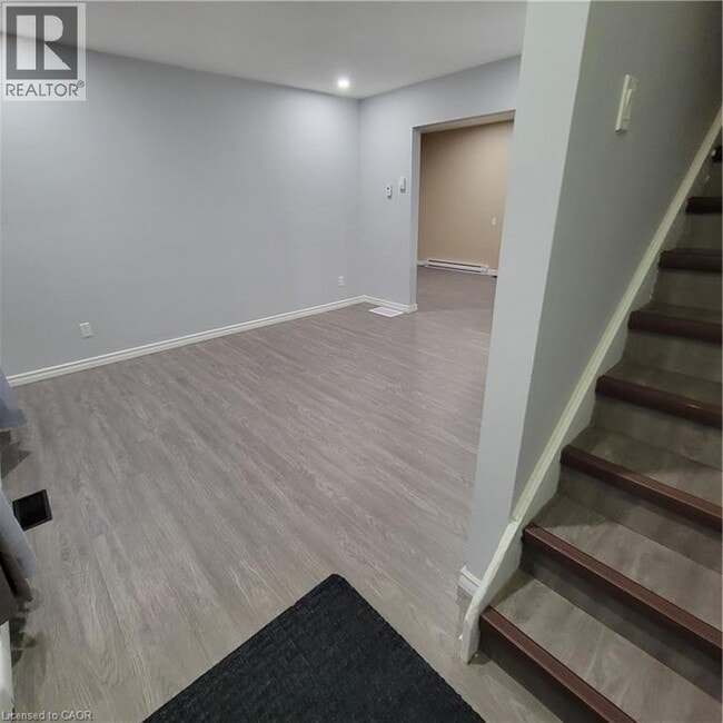 36 Winston Blvd in Cambridge, ON - Building Photo - Building Photo