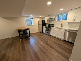 5936 34th Ave SW, Unit B in Seattle, WA - Building Photo
