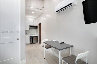 2368 SW 21st St in Miami, FL - Building Photo - Building Photo