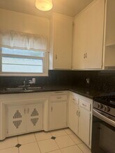 8618 McConnell Ave, Unit 8618 in Westchester, CA - Building Photo - Building Photo