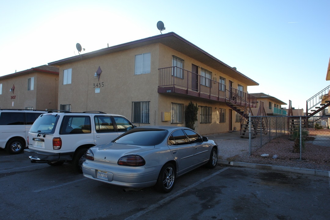 Lioubas Subdivision in North Las Vegas, NV - Foto de edificio