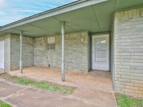 2310 E 11th St in Shawnee, OK - Building Photo - Building Photo