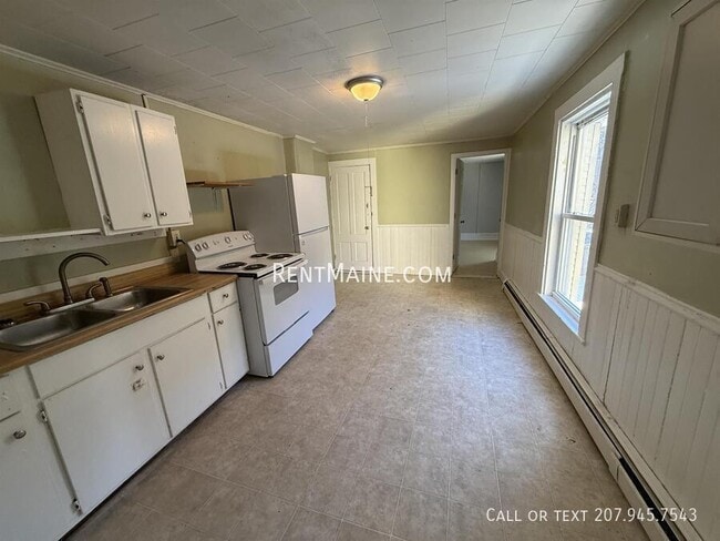 24 Birch St in Bangor, ME - Building Photo - Building Photo