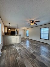 2372 Maple Dr in Fenton, MI - Foto de edificio - Building Photo