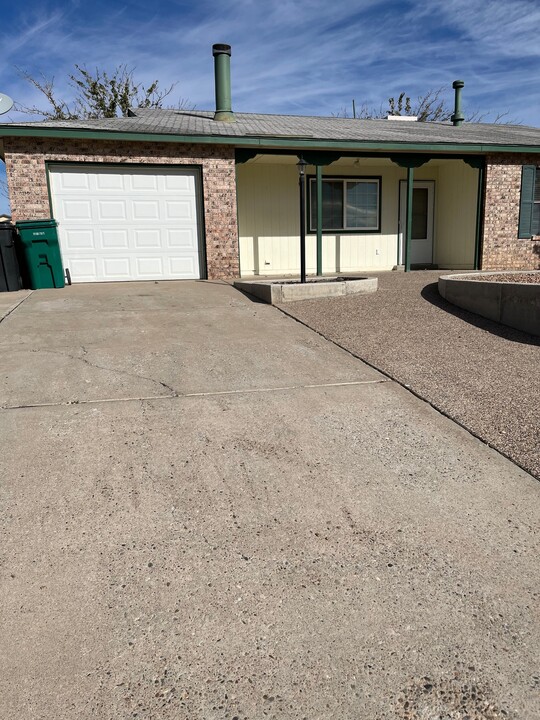 716 Longhorn Rd SE in Rio Rancho, NM - Building Photo