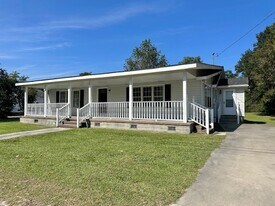 2605 S Purvis Dr in Florence, SC - Building Photo