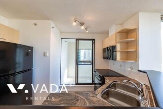 1331 Alberni St in Vancouver, BC - Building Photo - Building Photo