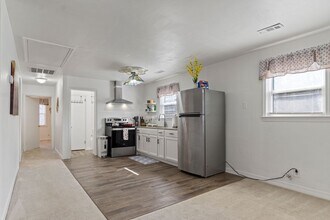 108 Cooley Rd in Williamsburg, VA - Foto de edificio - Building Photo