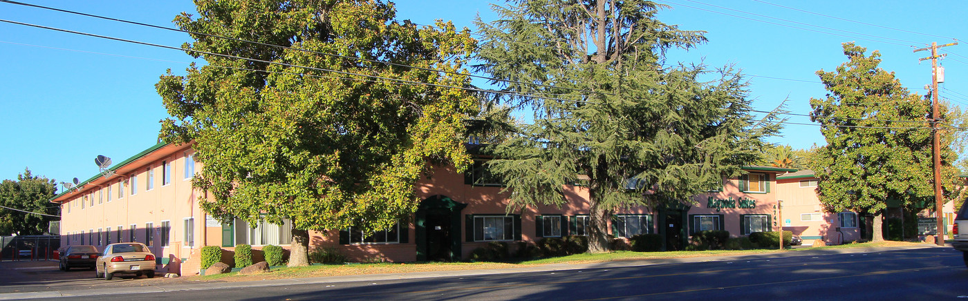 Magnolia Suites in Carmichael, CA - Building Photo