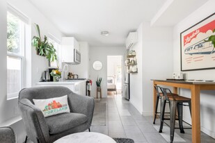 6824 N Catlin Ave in Portland, OR - Building Photo