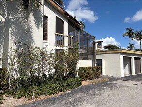 6681 SW 71st Ln in Miami, FL - Building Photo - Building Photo