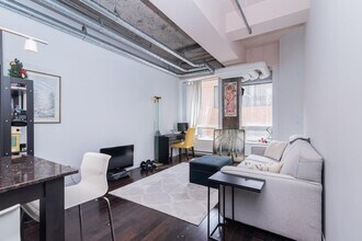 1200 Saint-Alexandre in Montréal, QC - Building Photo - Building Photo