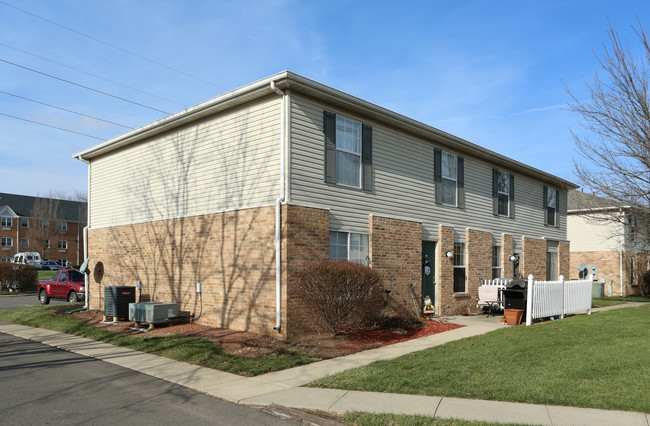 Fairoaks Apartments in Lancaster, OH - Building Photo - Building Photo