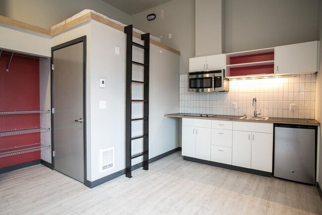 Modern Studio in the Heart of Capitol Hill in Seattle, WA - Building Photo - Building Photo