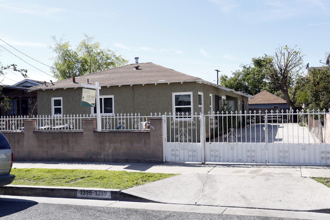 1316-1318 Mott St in San Fernando, CA - Building Photo