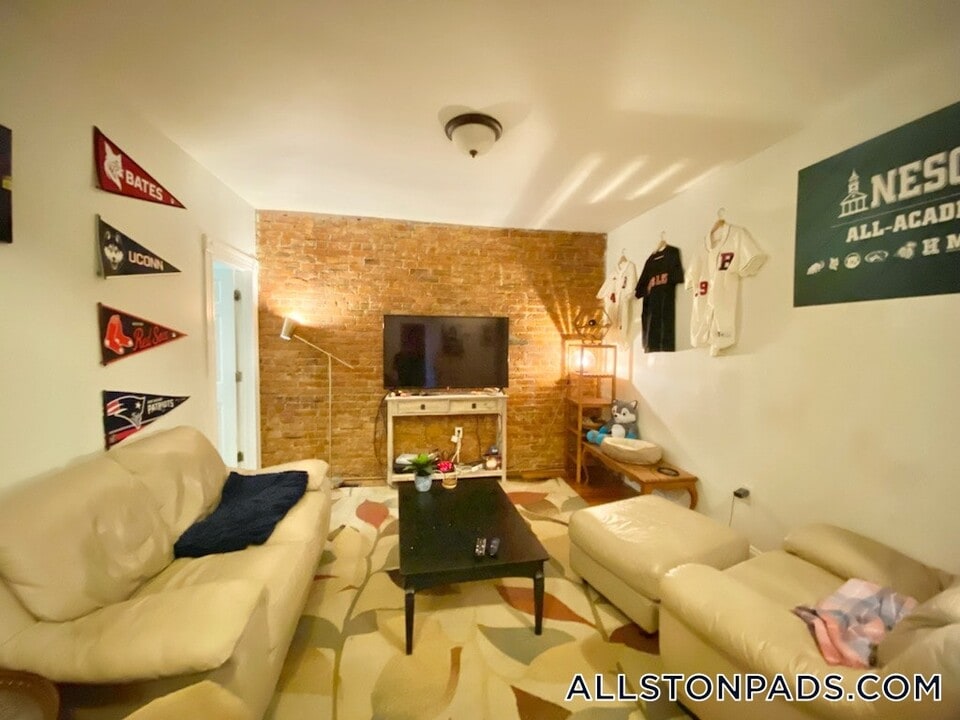 35 Adamson St in Boston, MA - Building Photo