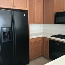 8752 Plaza Park Ln in San Diego, CA - Building Photo - Building Photo