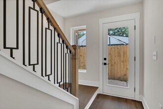 1016 W Kirkland Ave in Nashville, TN - Building Photo - Building Photo