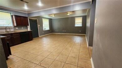 7500 Symmes Ave in New Orleans, LA - Foto de edificio - Building Photo