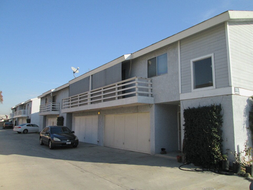 8635 Rose St in Bellflower, CA - Foto de edificio