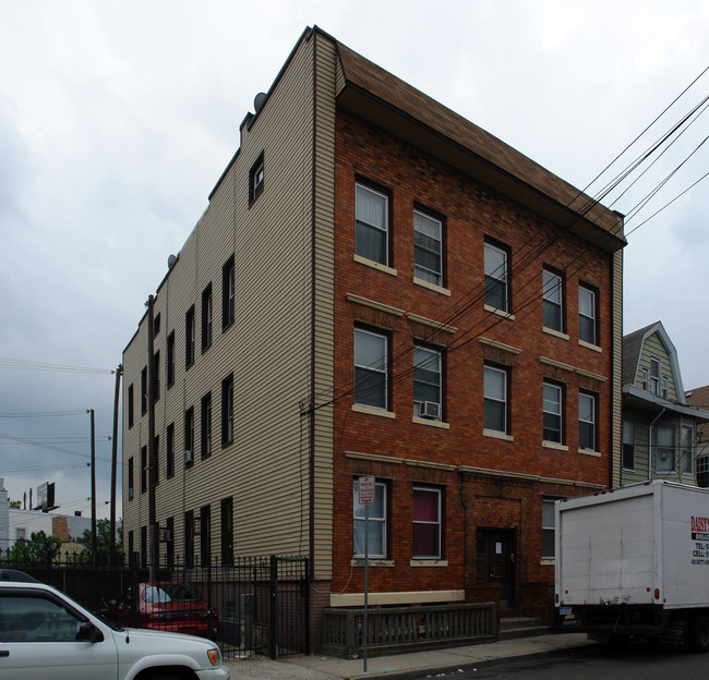 13-15 Brinsmaid Pl in Newark, NJ - Building Photo - Building Photo