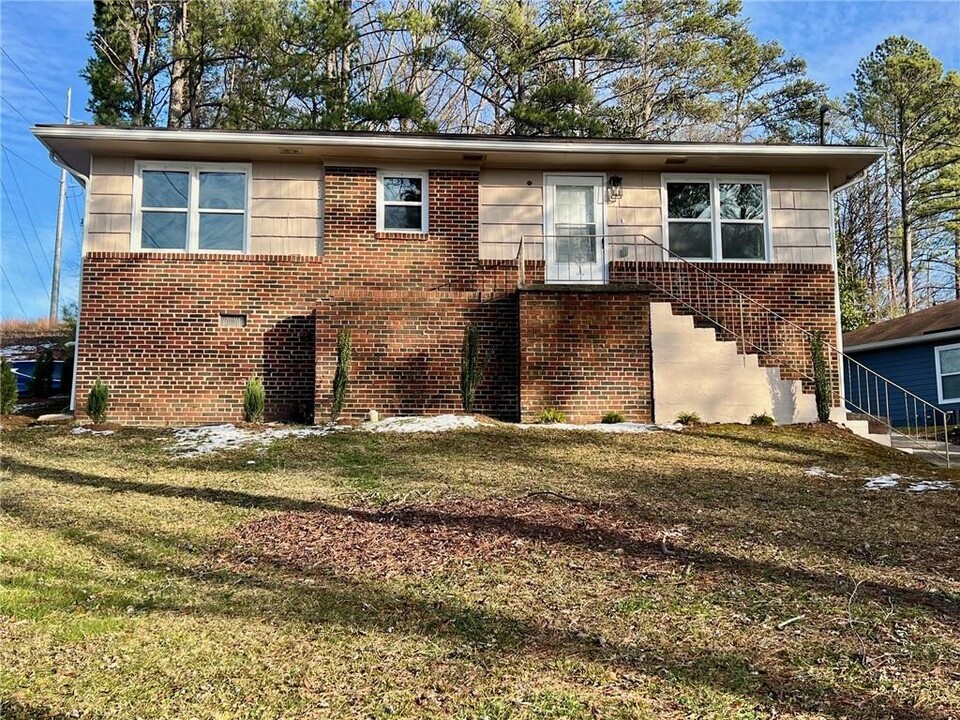 470 Barnes Mill Dr in Marietta, GA - Building Photo